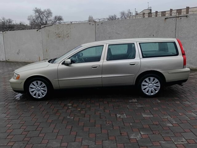 Коричневый Вольво В70, объемом двигателя 2.4 л и пробегом 500 тыс. км за 3100 $, фото 1 на Automoto.ua