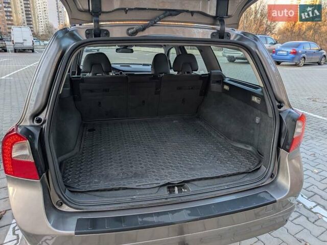 Коричневий Вольво V70, об'ємом двигуна 1.56 л та пробігом 279 тис. км за 8800 $, фото 13 на Automoto.ua