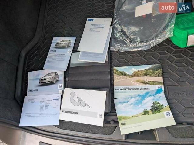 Коричневий Вольво V70, об'ємом двигуна 1.56 л та пробігом 279 тис. км за 8800 $, фото 18 на Automoto.ua