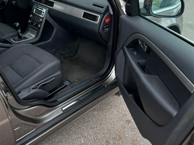 Коричневый Вольво В70, объемом двигателя 1.6 л и пробегом 273 тыс. км за 5200 $, фото 6 на Automoto.ua