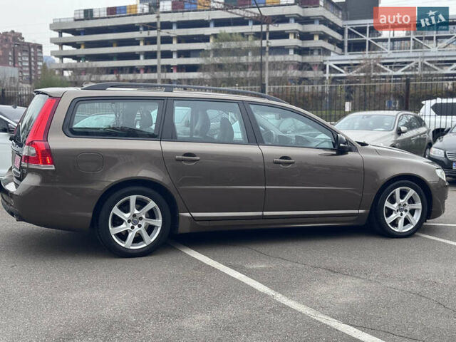 Коричневый Вольво В70, объемом двигателя 2.4 л и пробегом 203 тыс. км за 17500 $, фото 6 на Automoto.ua