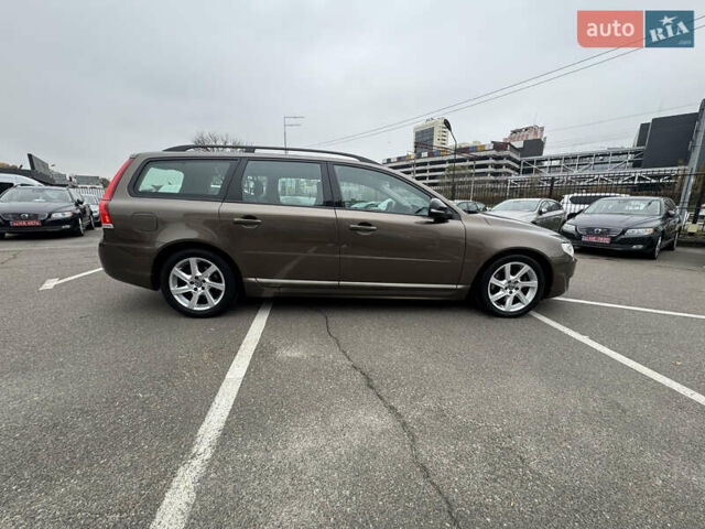 Коричневый Вольво В70, объемом двигателя 2.4 л и пробегом 203 тыс. км за 17500 $, фото 55 на Automoto.ua