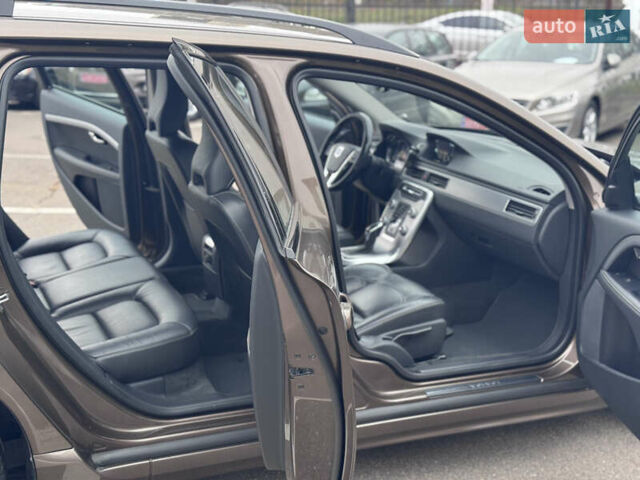 Коричневый Вольво В70, объемом двигателя 2.4 л и пробегом 203 тыс. км за 17500 $, фото 14 на Automoto.ua