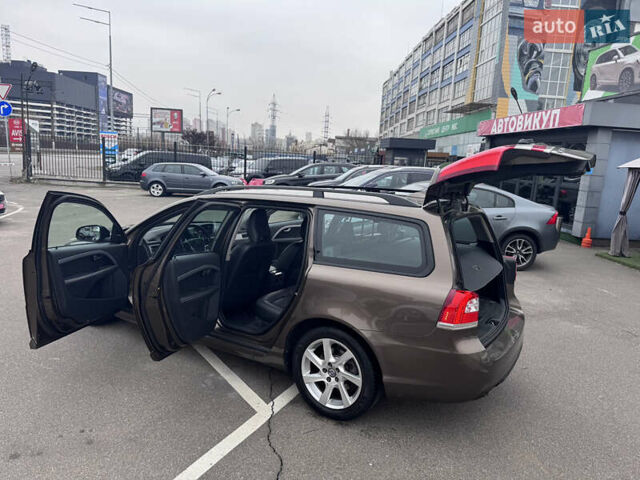 Коричневый Вольво В70, объемом двигателя 2.4 л и пробегом 203 тыс. км за 17500 $, фото 18 на Automoto.ua