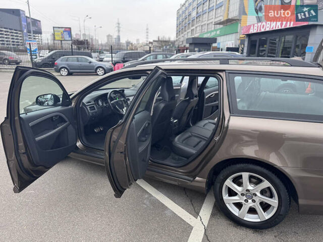 Коричневый Вольво В70, объемом двигателя 2.4 л и пробегом 203 тыс. км за 17500 $, фото 19 на Automoto.ua