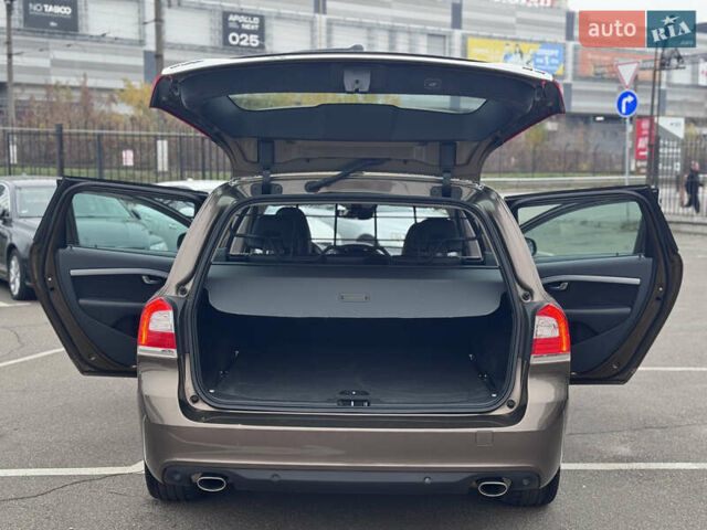 Коричневый Вольво В70, объемом двигателя 2.4 л и пробегом 203 тыс. км за 17500 $, фото 15 на Automoto.ua