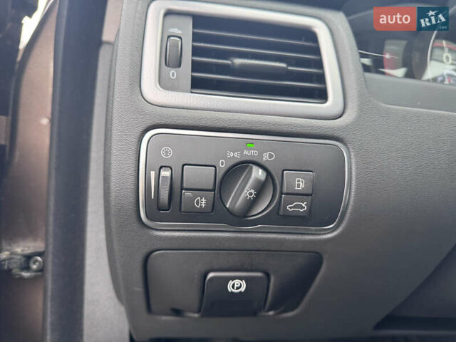 Коричневый Вольво В70, объемом двигателя 2.4 л и пробегом 203 тыс. км за 17500 $, фото 42 на Automoto.ua