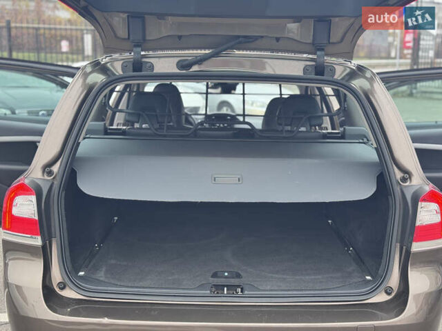 Коричневый Вольво В70, объемом двигателя 2.4 л и пробегом 203 тыс. км за 17500 $, фото 16 на Automoto.ua