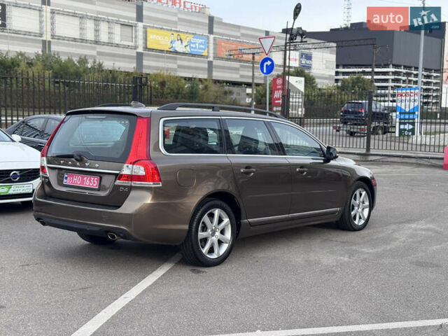 Коричневий Вольво V70, об'ємом двигуна 2 л та пробігом 215 тис. км за 16400 $, фото 3 на Automoto.ua
