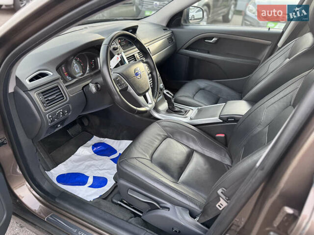 Коричневий Вольво V70, об'ємом двигуна 2 л та пробігом 215 тис. км за 16400 $, фото 19 на Automoto.ua