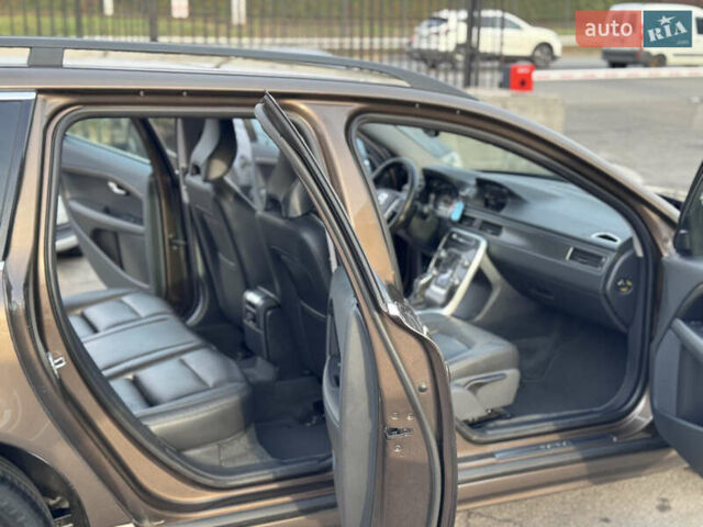Коричневий Вольво V70, об'ємом двигуна 2 л та пробігом 215 тис. км за 16400 $, фото 15 на Automoto.ua