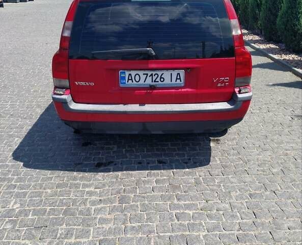 Червоний Вольво V70, об'ємом двигуна 2.44 л та пробігом 280 тис. км за 6400 $, фото 4 на Automoto.ua