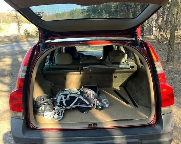 Красный Вольво В70, объемом двигателя 2.43 л и пробегом 298 тыс. км за 4750 $, фото 20 на Automoto.ua