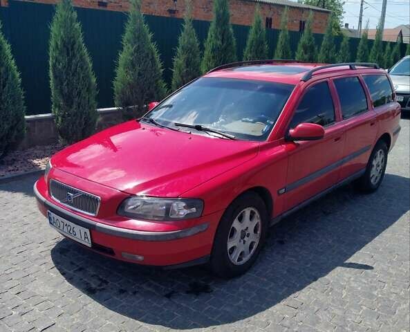 Червоний Вольво V70, об'ємом двигуна 2.44 л та пробігом 280 тис. км за 6400 $, фото 1 на Automoto.ua