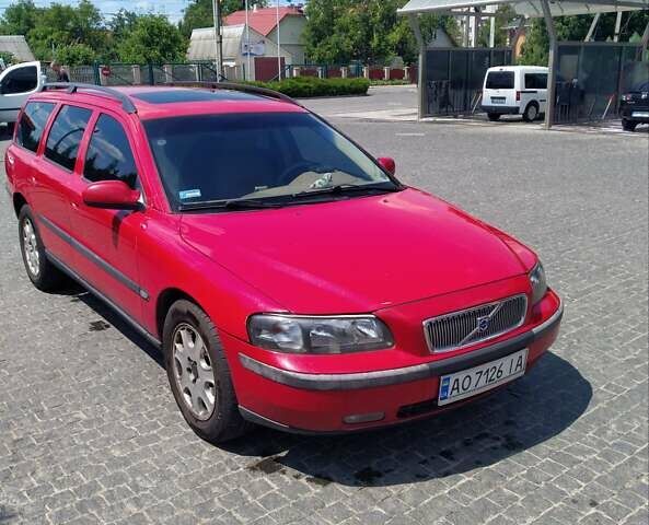 Червоний Вольво V70, об'ємом двигуна 2.44 л та пробігом 280 тис. км за 6400 $, фото 3 на Automoto.ua
