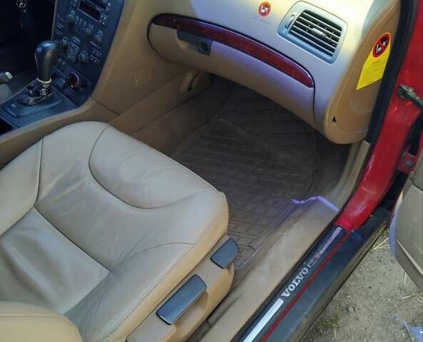 Червоний Вольво V70, об'ємом двигуна 2.44 л та пробігом 280 тис. км за 6400 $, фото 7 на Automoto.ua
