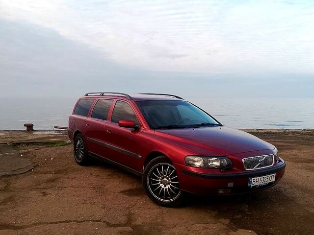 Красный Вольво В70, объемом двигателя 2.4 л и пробегом 405 тыс. км за 4500 $, фото 1 на Automoto.ua
