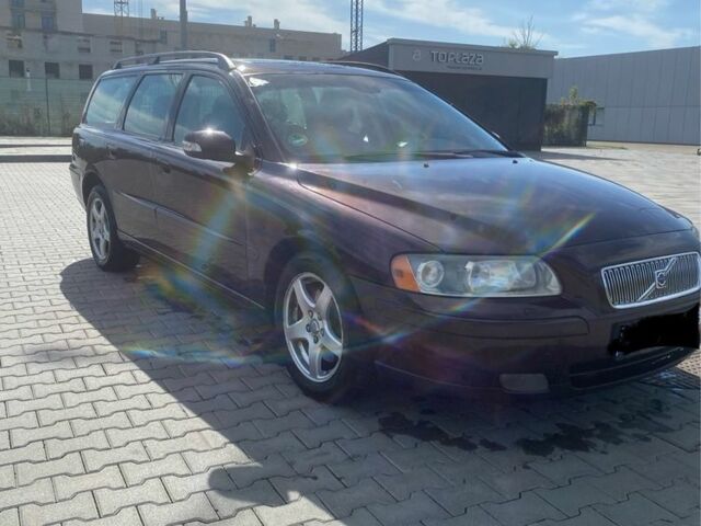 Червоний Вольво V70, об'ємом двигуна 2.4 л та пробігом 300 тис. км за 3700 $, фото 1 на Automoto.ua