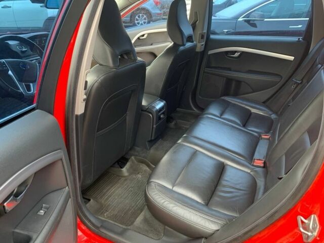 Красный Вольво В70, объемом двигателя 2 л и пробегом 221 тыс. км за 9299 $, фото 6 на Automoto.ua