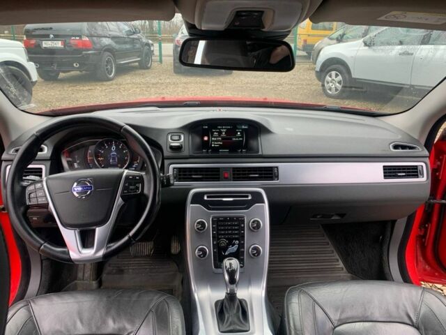 Красный Вольво В70, объемом двигателя 2 л и пробегом 221 тыс. км за 9299 $, фото 12 на Automoto.ua