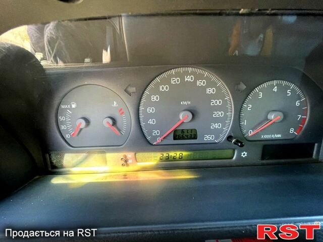 Вольво V70, об'ємом двигуна 2.4 л та пробігом 280 тис. км за 2000 $, фото 10 на Automoto.ua