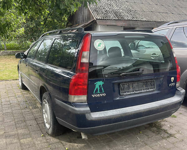 Вольво В70, объемом двигателя 2.4 л и пробегом 340 тыс. км за 2300 $, фото 3 на Automoto.ua
