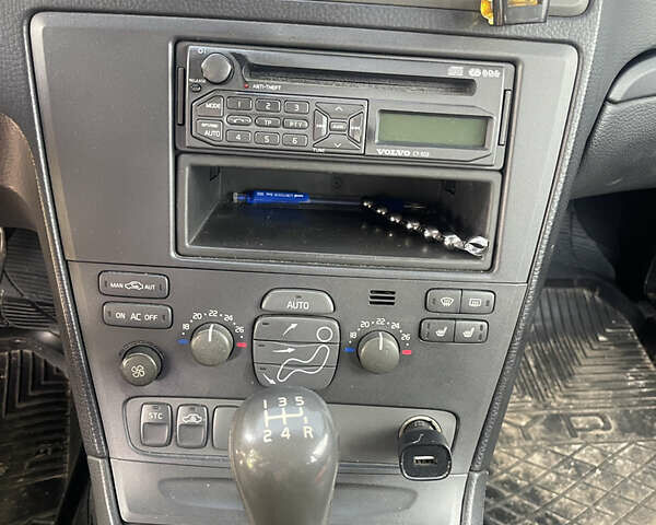 Вольво В70, объемом двигателя 2.4 л и пробегом 340 тыс. км за 2300 $, фото 9 на Automoto.ua