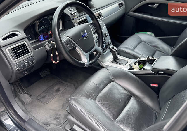 Вольво В70, объемом двигателя 2 л и пробегом 243 тыс. км за 11500 $, фото 23 на Automoto.ua