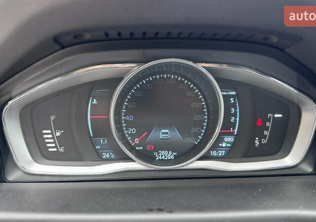 Вольво В70, объемом двигателя 2 л и пробегом 243 тыс. км за 11500 $, фото 25 на Automoto.ua