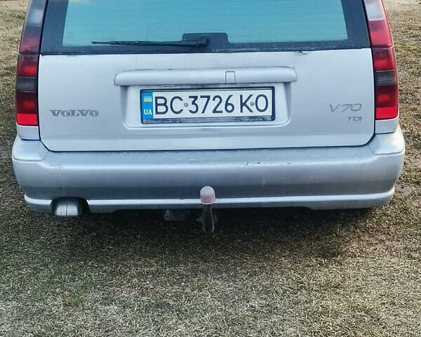 Серый Вольво В70, объемом двигателя 2.5 л и пробегом 250 тыс. км за 4300 $, фото 3 на Automoto.ua