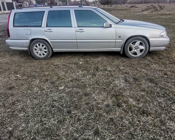 Серый Вольво В70, объемом двигателя 2.5 л и пробегом 250 тыс. км за 4300 $, фото 2 на Automoto.ua