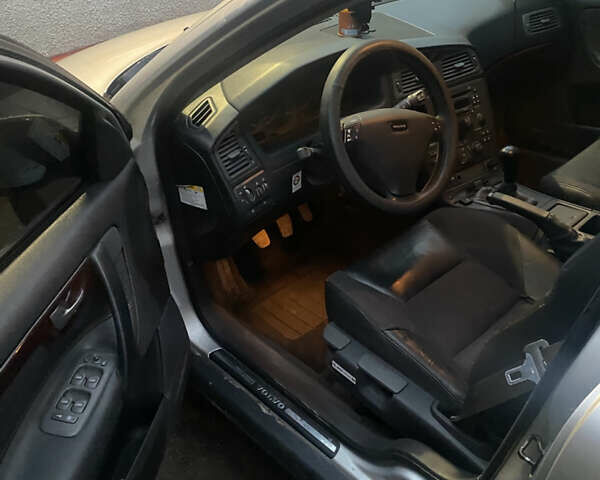 Сірий Вольво V70, об'ємом двигуна 2.44 л та пробігом 423 тис. км за 5000 $, фото 11 на Automoto.ua