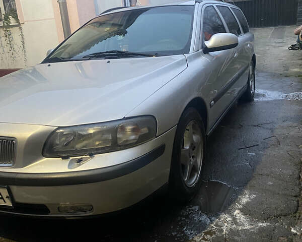 Сірий Вольво V70, об'ємом двигуна 2.44 л та пробігом 423 тис. км за 5000 $, фото 12 на Automoto.ua