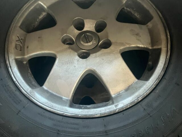 Серый Вольво В70, объемом двигателя 2.4 л и пробегом 440 тыс. км за 3800 $, фото 5 на Automoto.ua