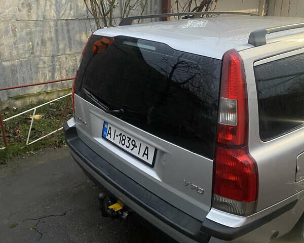 Сірий Вольво V70, об'ємом двигуна 2.44 л та пробігом 423 тис. км за 5000 $, фото 1 на Automoto.ua
