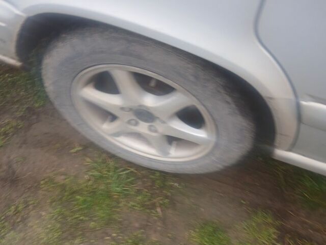 Серый Вольво В70, объемом двигателя 2.4 л и пробегом 350 тыс. км за 1350 $, фото 3 на Automoto.ua