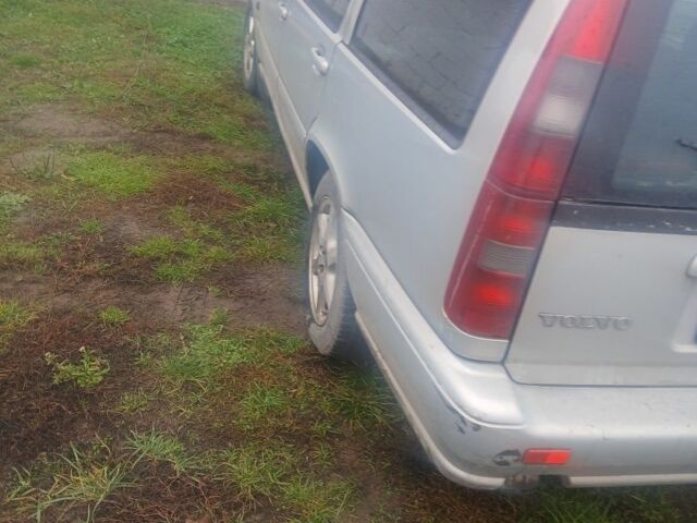 Серый Вольво В70, объемом двигателя 2.4 л и пробегом 350 тыс. км за 1350 $, фото 1 на Automoto.ua