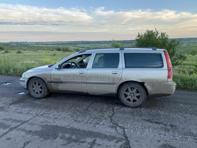 Сірий Вольво V70, об'ємом двигуна 2.5 л та пробігом 480 тис. км за 500 $, фото 1 на Automoto.ua