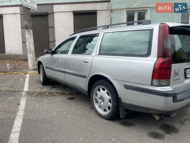 Серый Вольво В70, объемом двигателя 2.5 л и пробегом 396 тыс. км за 3500 $, фото 3 на Automoto.ua