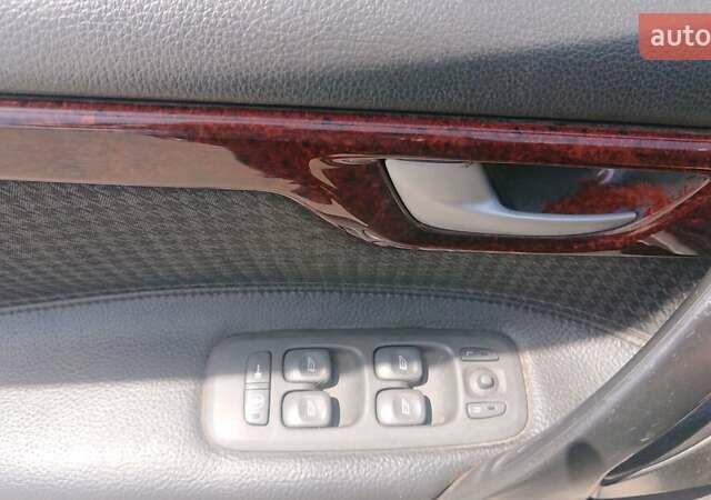Сірий Вольво V70, об'ємом двигуна 2.3 л та пробігом 315 тис. км за 4100 $, фото 3 на Automoto.ua