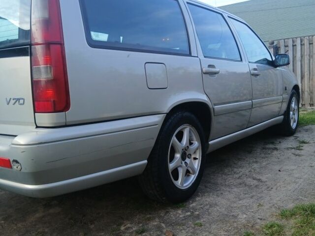 Вольво В70 2000 в Луцке на Automoto.ua Серый Вольво В70, объемом двигателя 2.5 л и пробегом 370 тыс. км за 1370 $, фото 2 на Automoto.ua