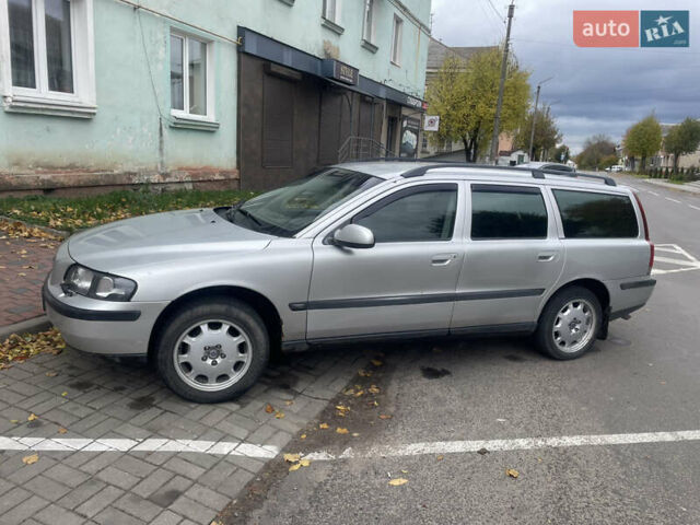 Серый Вольво В70, объемом двигателя 2.5 л и пробегом 396 тыс. км за 3500 $, фото 2 на Automoto.ua