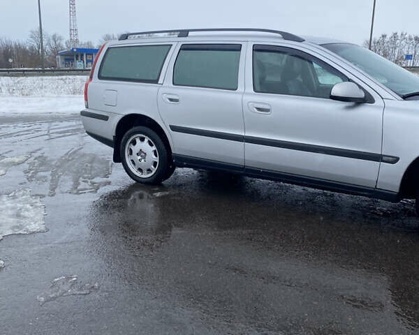 Серый Вольво В70, объемом двигателя 2.5 л и пробегом 400 тыс. км за 3500 $, фото 3 на Automoto.ua