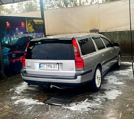 Сірий Вольво V70, об'ємом двигуна 2.5 л та пробігом 518 тис. км за 6400 $, фото 1 на Automoto.ua