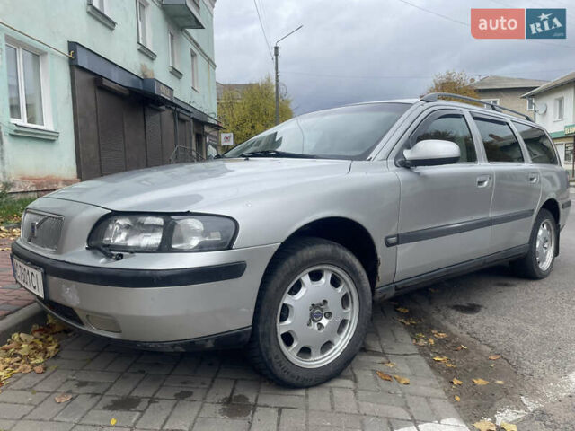 Серый Вольво В70, объемом двигателя 2.5 л и пробегом 396 тыс. км за 3500 $, фото 1 на Automoto.ua