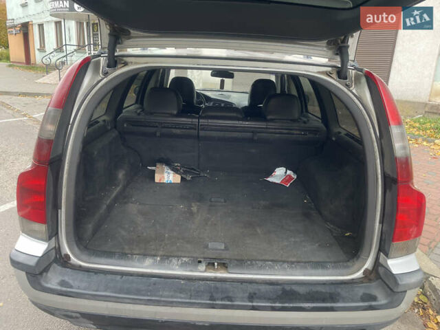 Серый Вольво В70, объемом двигателя 2.5 л и пробегом 396 тыс. км за 3500 $, фото 17 на Automoto.ua