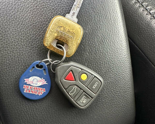 Серый Вольво В70, объемом двигателя 2.4 л и пробегом 171 тыс. км за 4990 $, фото 44 на Automoto.ua