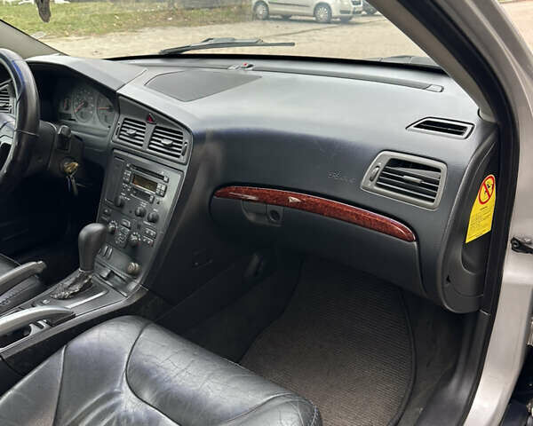 Серый Вольво В70, объемом двигателя 2.4 л и пробегом 171 тыс. км за 4990 $, фото 28 на Automoto.ua