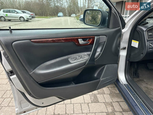 Серый Вольво В70, объемом двигателя 2.4 л и пробегом 171 тыс. км за 4990 $, фото 27 на Automoto.ua