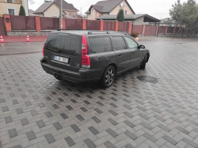 Серый Вольво В70, объемом двигателя 2.5 л и пробегом 362 тыс. км за 2500 $, фото 4 на Automoto.ua